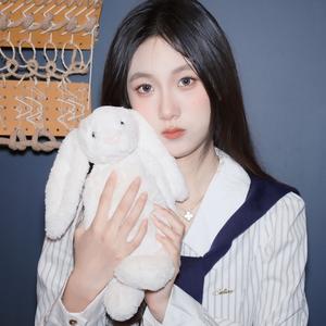 东雄薇